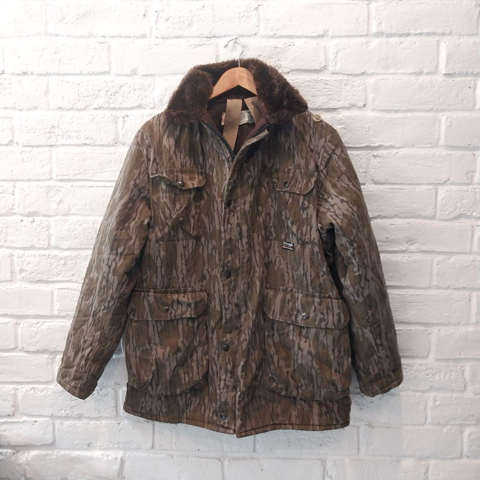 Vintage Mossy Oak Bottomland Camo Jacket L Fau Fur Collar Quilt Lined Thinsulate Vintage Mossy Oak Bottomland Camo Jacket L Fau Fur Collar Quilt Lined Thinsulate