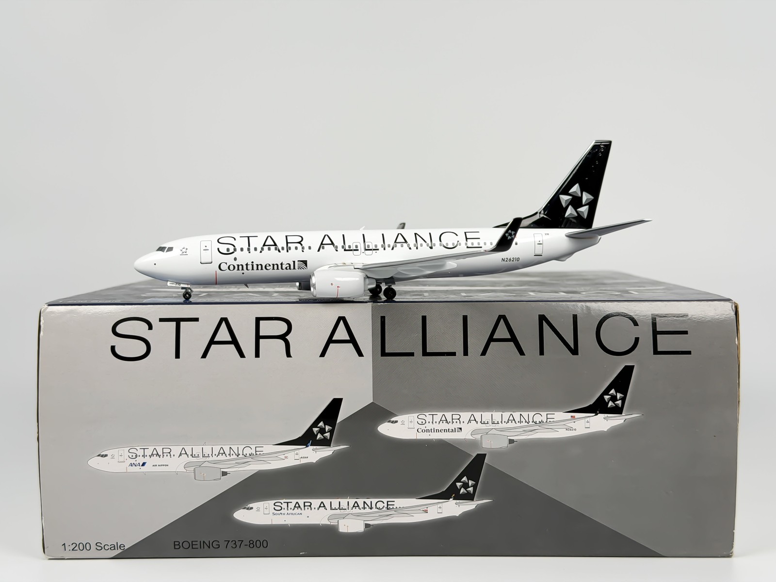 Continental Airlines Boeing 737-800 1:200 InFlight200 N26210 (BBOXSTAR01) Continental Airlines Boeing 737-800 1:200 InFlight200 N26210 (BBOXSTAR01)