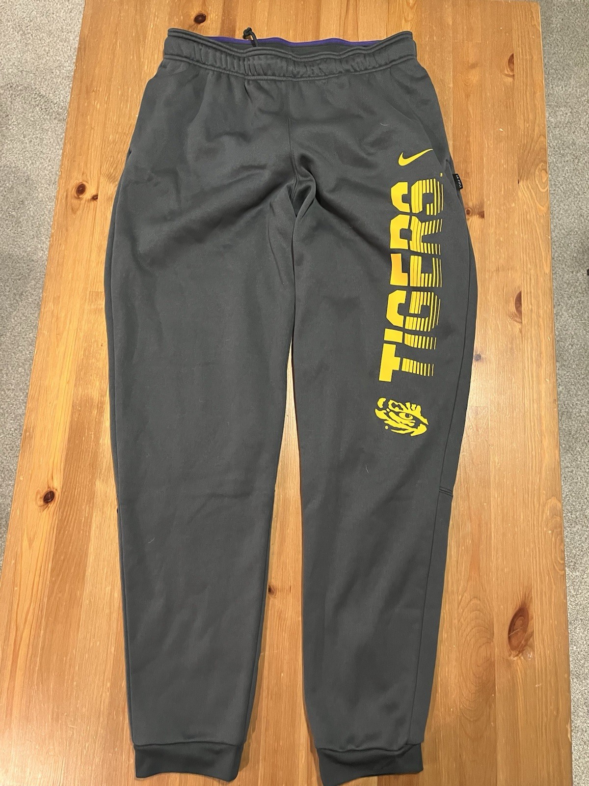 Gray Nike Dri-Fit LSU Tigers Athletic Training Sweat Pants Men\'s M Medium Gray Nike Dri-Fit LSU Tigers Athletic Training Sweat Pants Men\'s M Medium