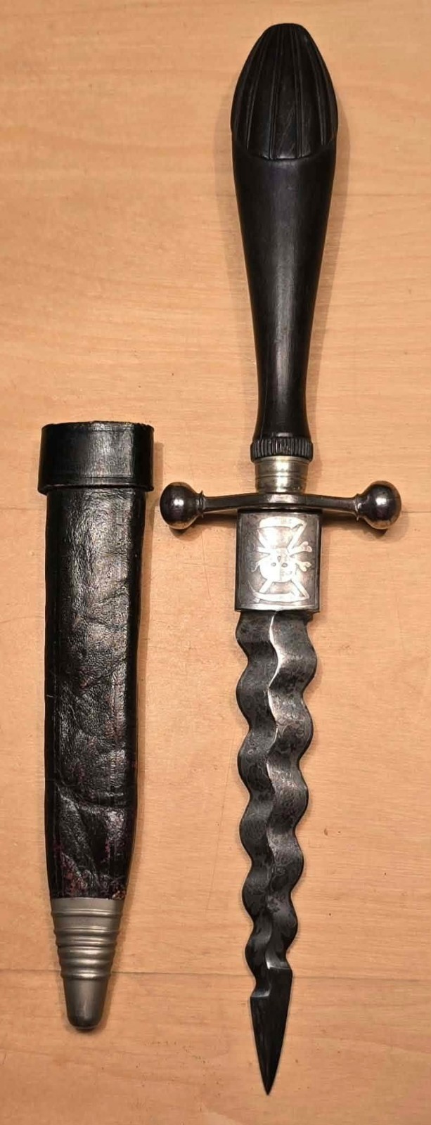 c.1840 Masonic Dagger Knife Memento Mori Skull Crossbones Freemasonry Flamberge c.1840 Masonic Dagger Knife Memento Mori Skull Crossbones Freemasonry Flamberge