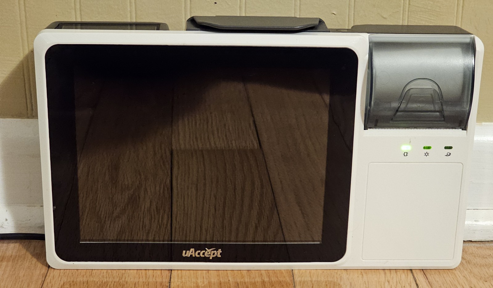 uAccept MB2000SR Cloud Connected Point of Sale System 8” Integrated Touch Screen uAccept MB2000SR Cloud Connected Point of Sale System 8” Integrated Touch Screen