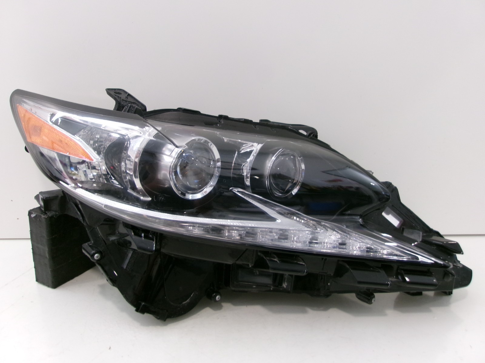 Fits 2016 - 2018 Lexus ES350 / ES300h Passenger Right RH LED Headlight by TYC Fits 2016 - 2018 Lexus ES350 / ES300h Passenger Right RH LED Headlight by TYC