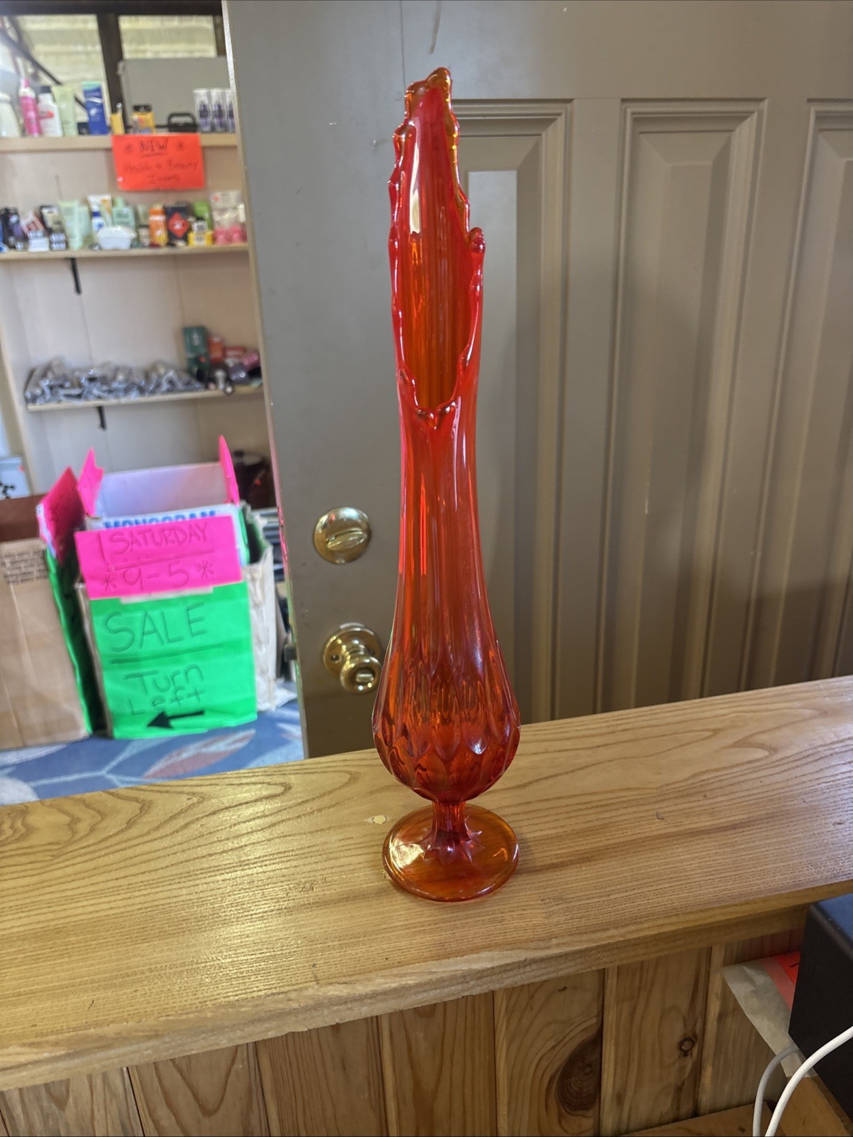 Vntg Fenton Amberina Orange Ribbed Swung Vase MCM Beautiful Color 🔥🔥🔥 Vntg Fenton Amberina Orange Ribbed Swung Vase MCM Beautiful Color 🔥🔥🔥