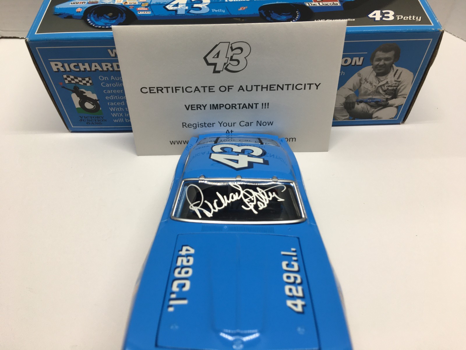 RICHARD PETTY AUTOGRAPHED 1969 #43 TORINO TALLADEGA 1/24 WIX DIECAST