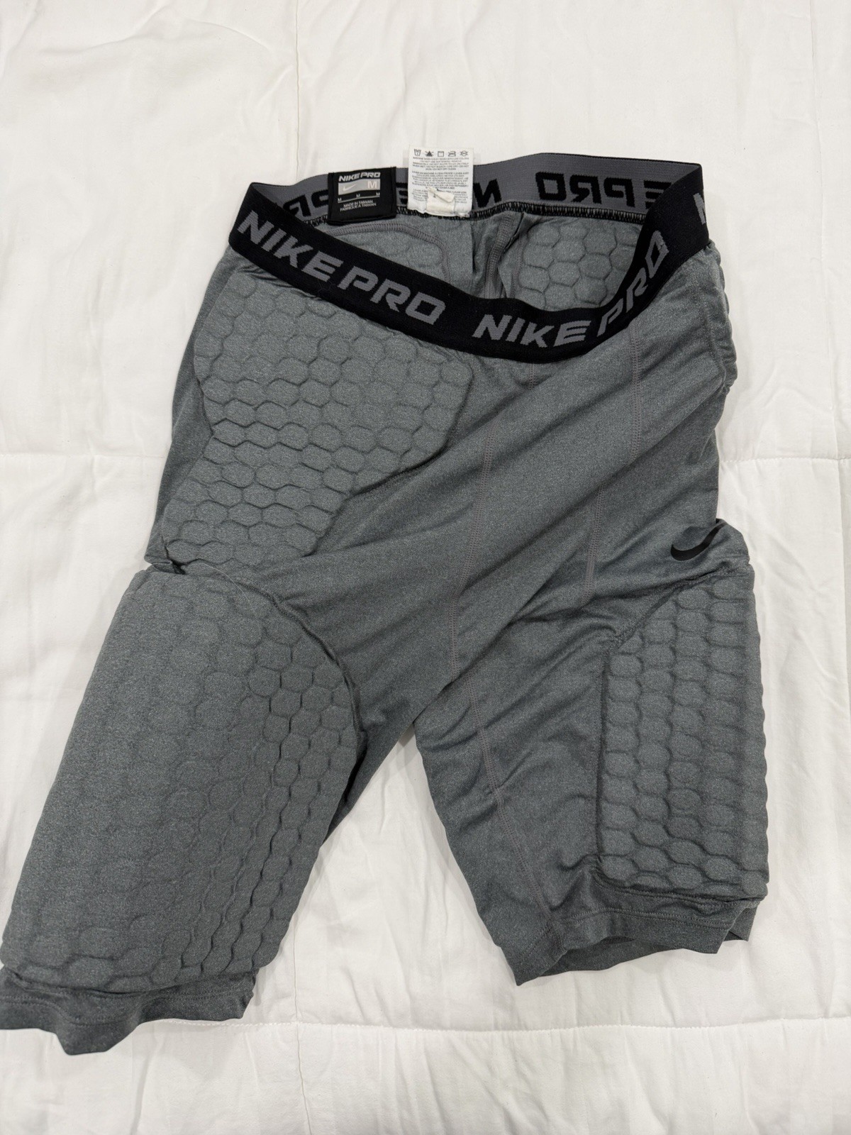 Rare Men’s Nike Pro Combat Compression Shorts Football Basketball Medium Grey Rare Men’s Nike Pro Combat Compression Shorts Football Basketball Medium Grey
