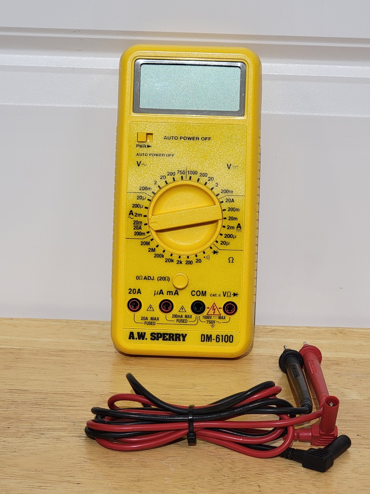 Sperry Instruments DM-6100 Digital Multimeter