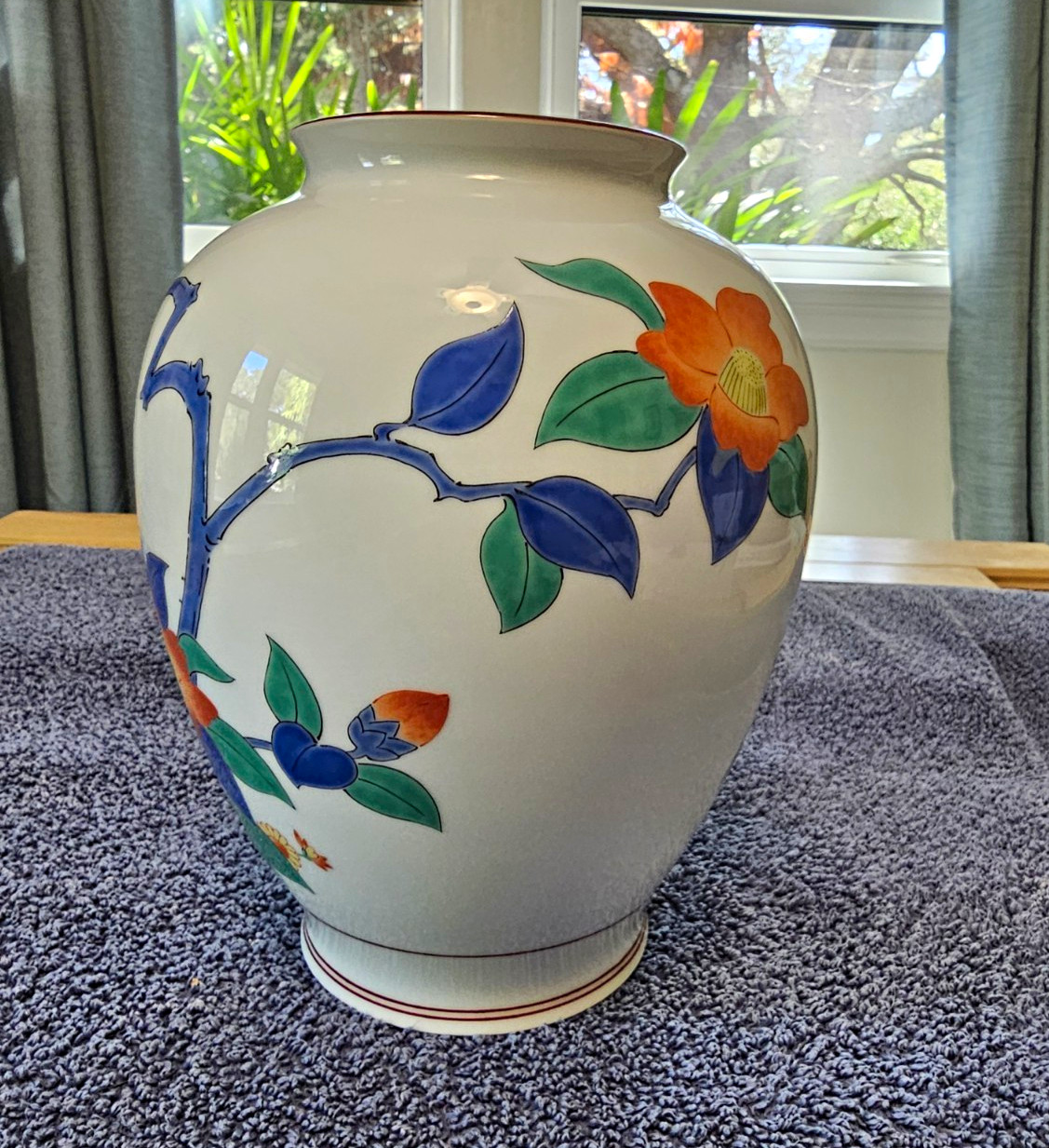 Vintage Japanese Koransha Porcelain Vase  Kakiemon Style