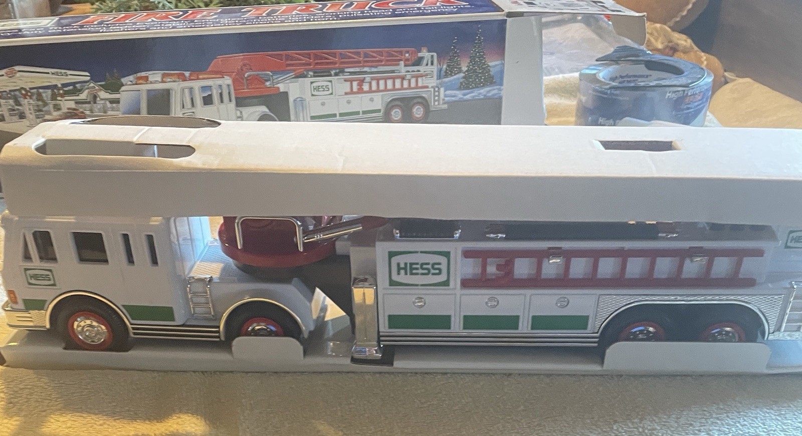 2000 HESS FIRE TRUCK - NEW IN BOX 2000 HESS FIRE TRUCK - NEW IN BOX