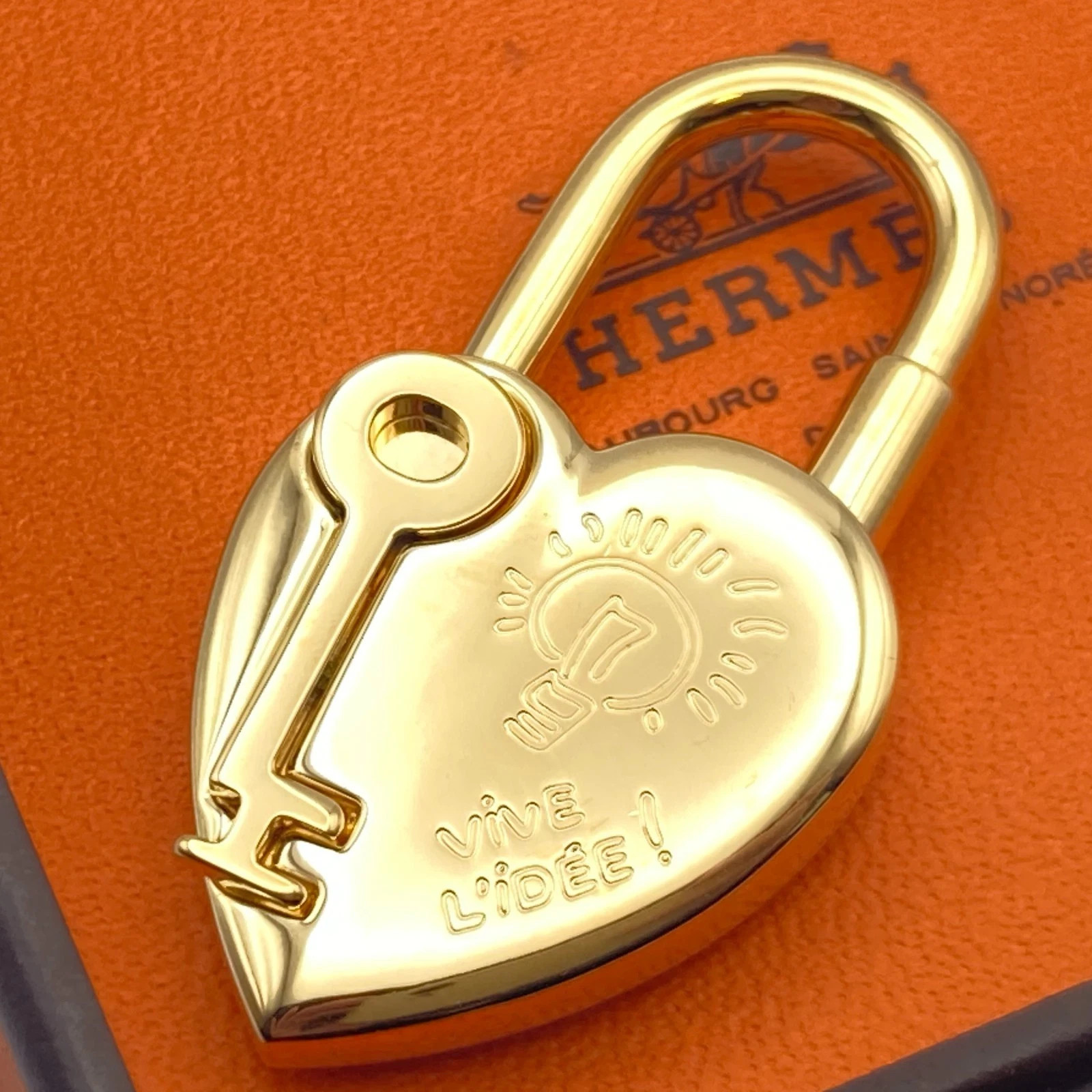 HERMES Cadena Padlock 2004 Fantasy Heart Lock Gold Bag Charm 22.6g HERMES Cadena Padlock 2004 Fantasy Heart Lock Gold Bag Charm 22.6g