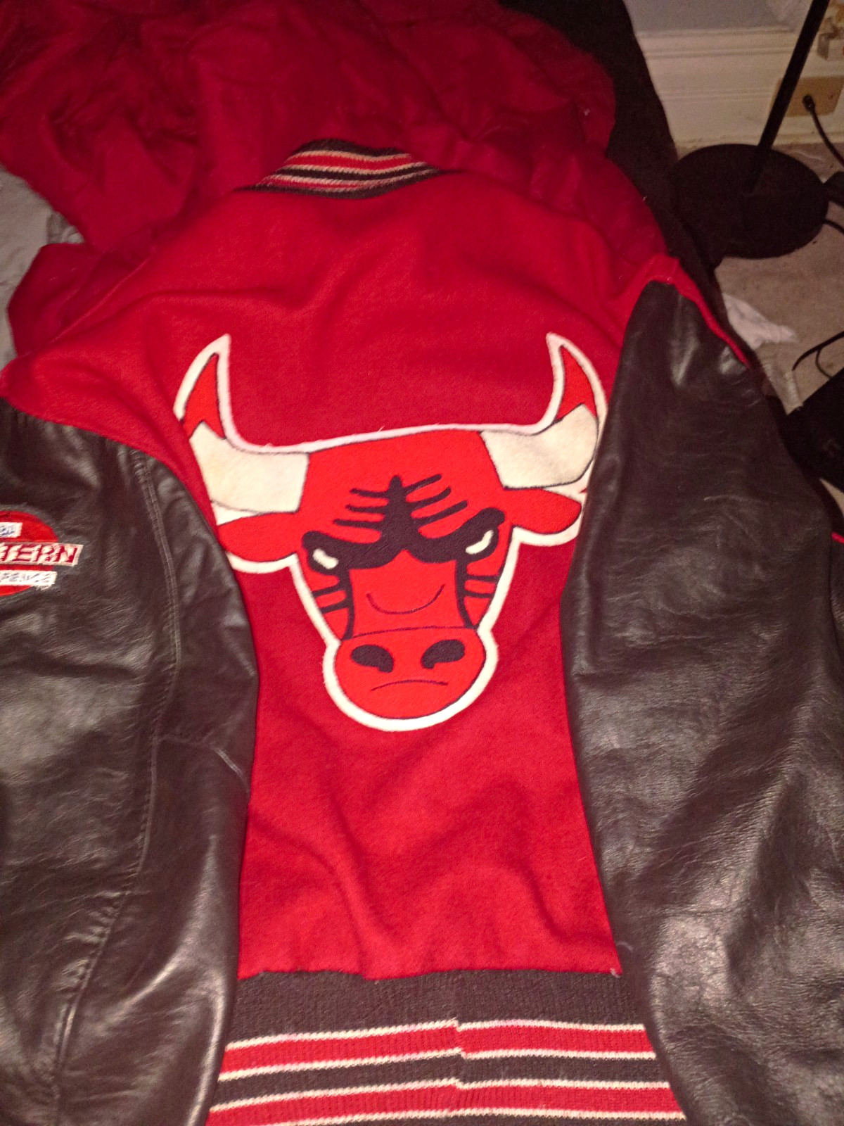 90\'s Vintage DeLONG Chicago Bulls NBA Official Varsity Jacket Red/Black 90\'s Vintage DeLONG Chicago Bulls NBA Official Varsity Jacket Red/Black