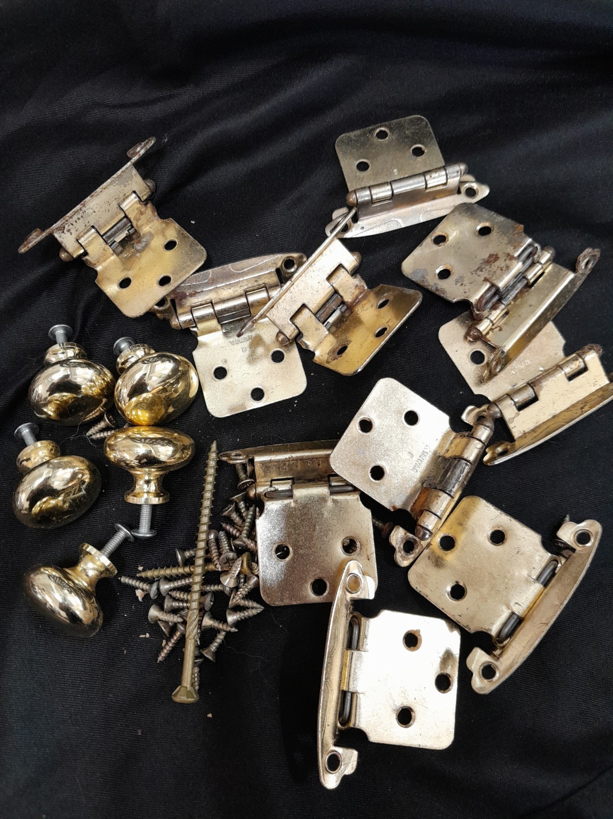 Five Brass Knobs With Ten Brass Hinges And Screws Cabinet Dresser Kitchen Ware Five Brass Knobs With Ten Brass Hinges And Screws Cabinet Dresser Kitchen Ware