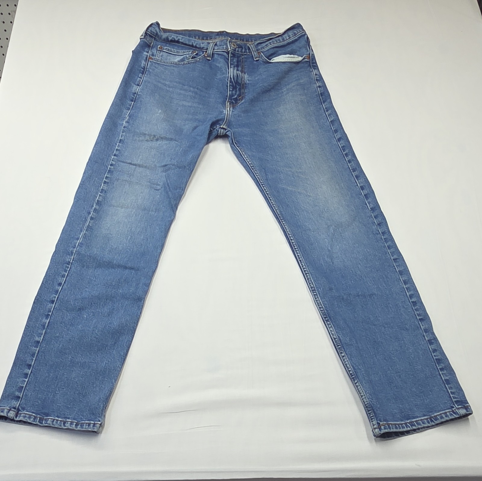 Levi\'s 505 Men\'s Straight Leg Medium Wash Blue Denim Jeans Button Fly 5-Pocket Levi\'s 505 Men\'s Straight Leg Medium Wash Blue Denim Jeans Button Fly 5-Pocket