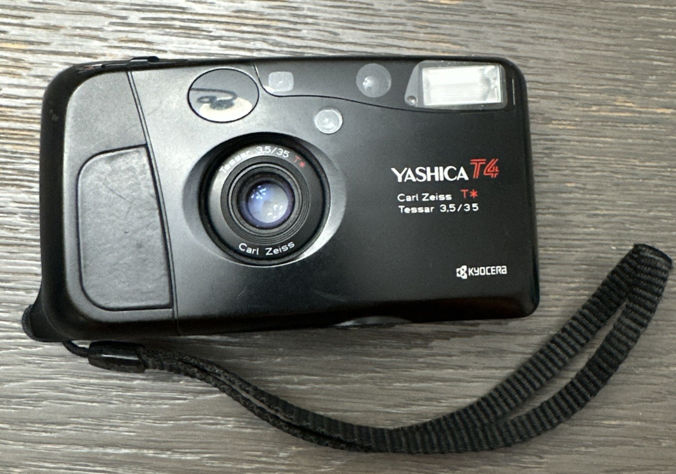 Vintage Kyocera Yashica T4 T* F3.5 35mm Zeiss Lens Compact Film Camera Works Vintage Kyocera Yashica T4 T* F3.5 35mm Zeiss Lens Compact Film Camera Works