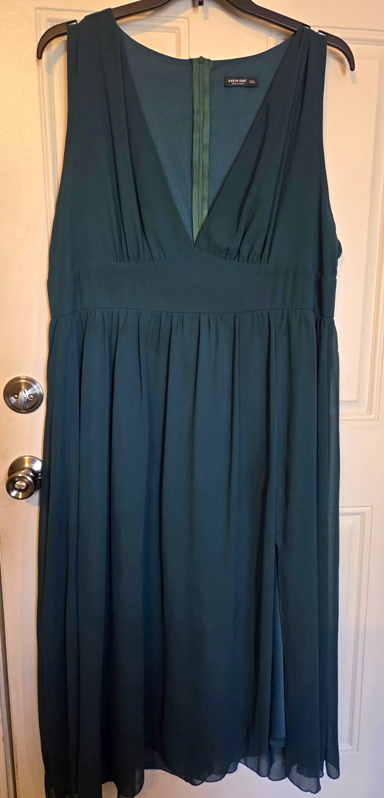 SHEIN CURVE Green Solid V-Neck Sleeveless A-Line Slit Midi Dress 2XL SHEIN CURVE Green Solid V-Neck Sleeveless A-Line Slit Midi Dress 2XL