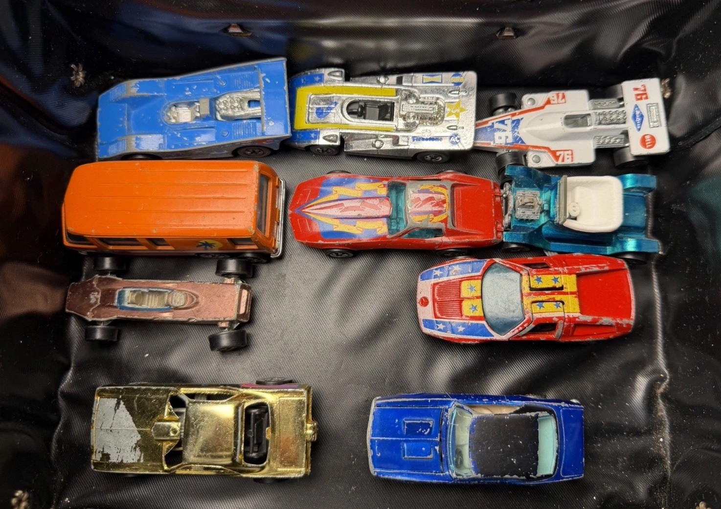 Lot Of 9 Vintage 1968-77 Hot Wheels Redlines & Blackwalls In Sizzlers Lunch Box