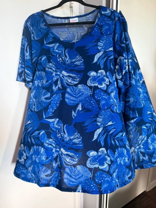 LuLaRoe Perfect Tee top | 3XL | Very Good Condition LuLaRoe Perfect Tee top | 3XL | Very Good Condition