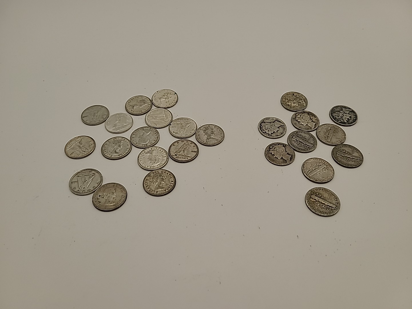 Silver coins DIMES 57.3 GRAMS US CANADIAN DIMES Silver coins DIMES 57.3 GRAMS US CANADIAN DIMES