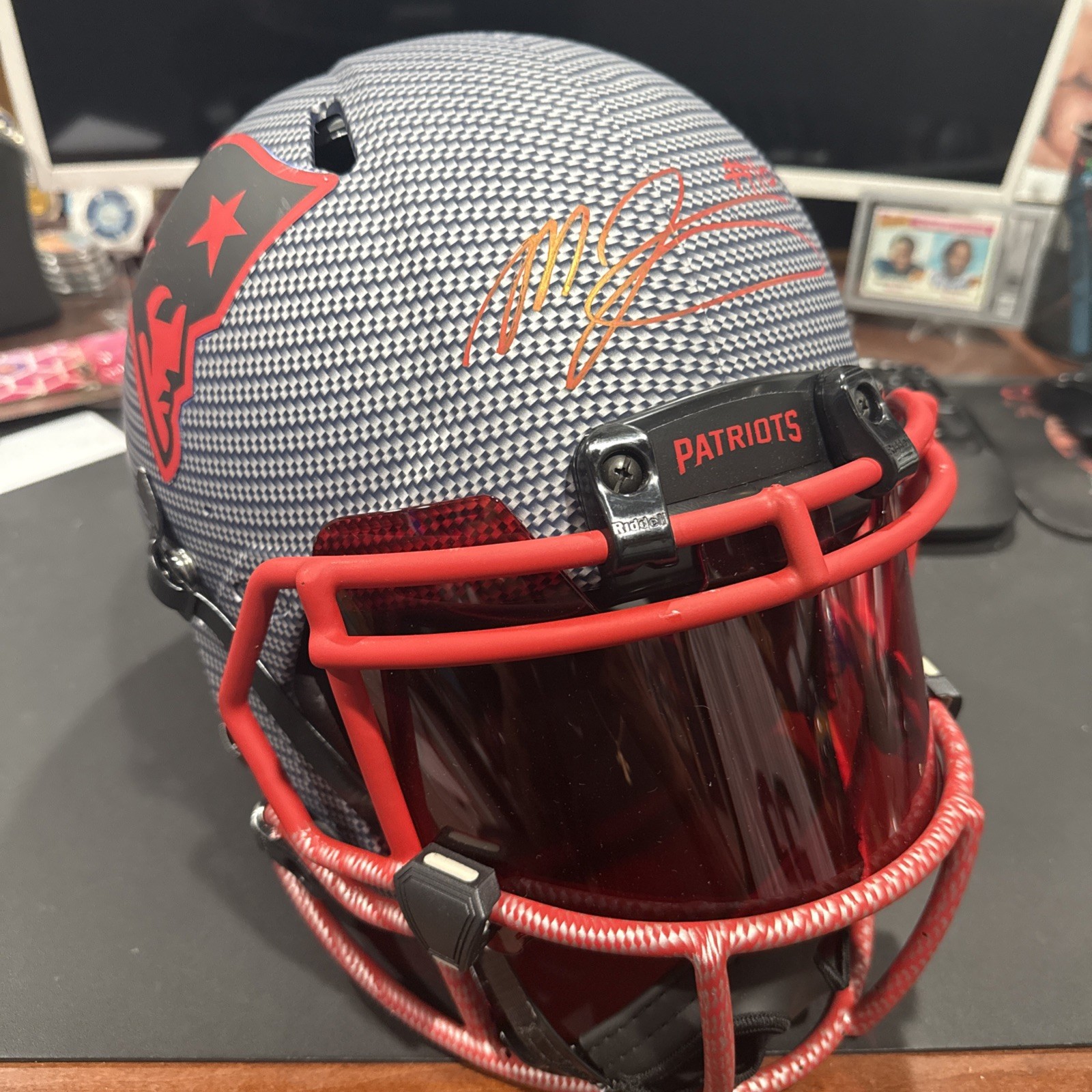 🔥Mac Jones Autographed Patriots Authentic HYDRO DIPPED Helmet Beckett COA NICE