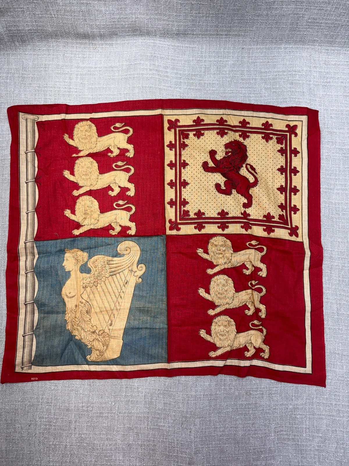 Vintage British Heraldic Handkerchief Lions Irish Harp Royal Arms 22x23 #8079