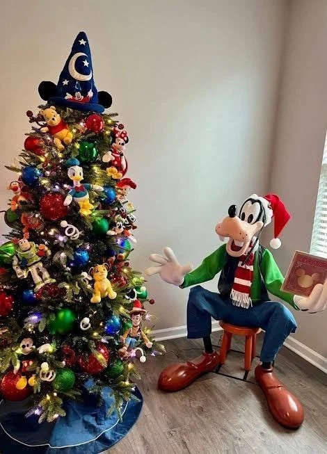 Disney 4 Ft Animated Holiday Goofy Christmas Animatronic Prop Disney 4 Ft Animated Holiday Goofy Christmas Animatronic Prop