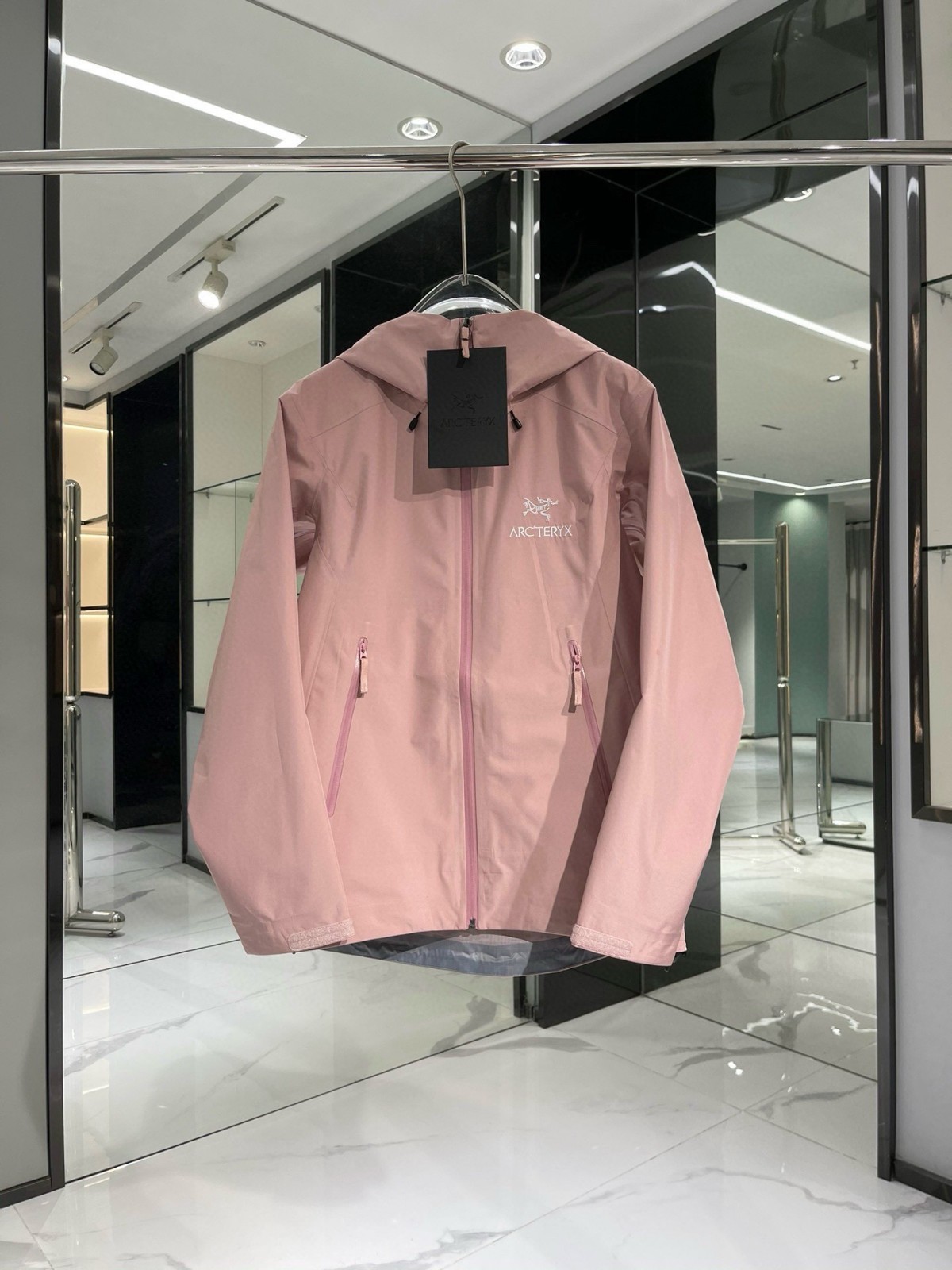 Unisex ARC Beta LT Coat Windproof Camping Outdoor Pink Travel Jackets