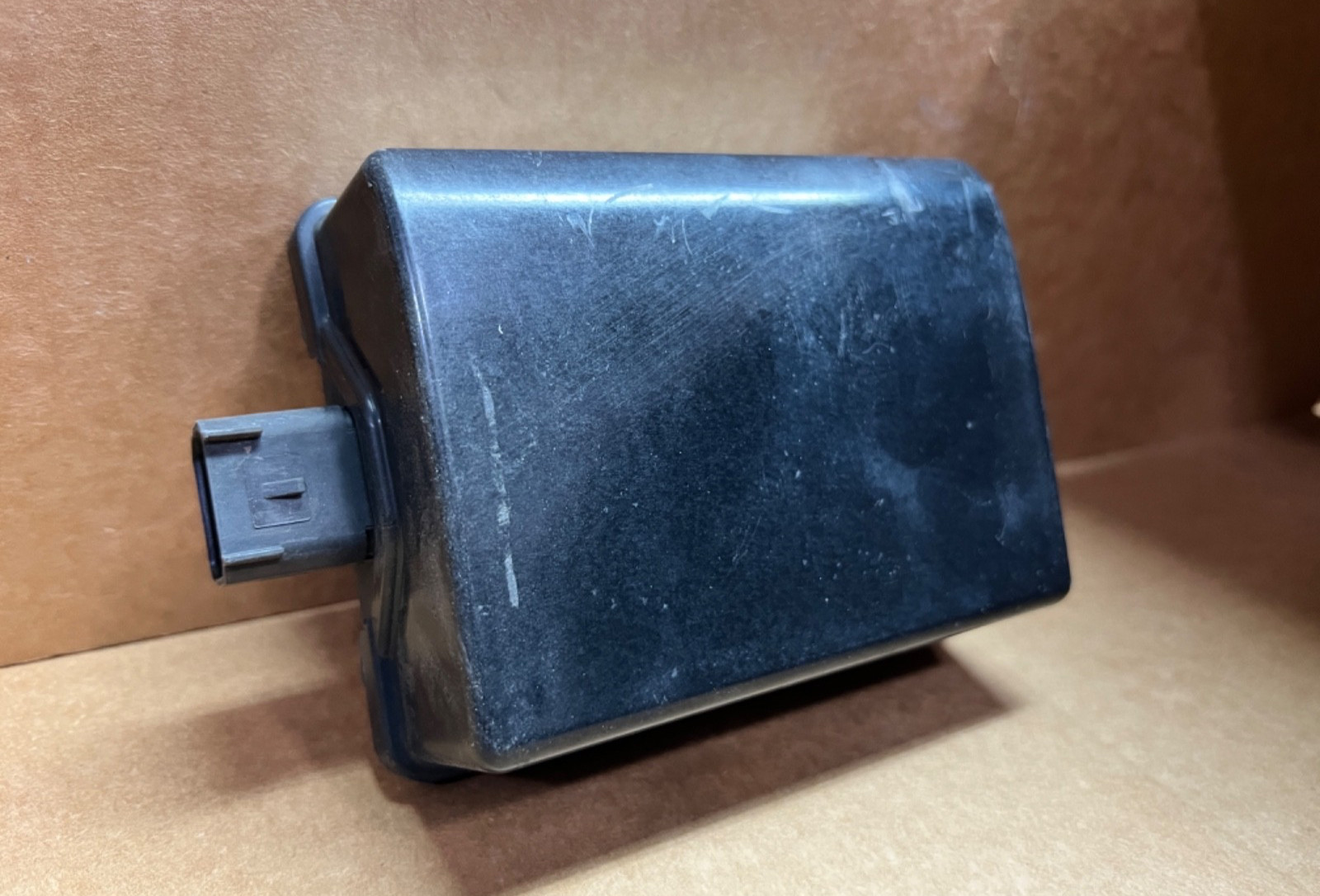 OEM 2017-2020 Cadillac Escalade Front Cruise Control Distance Radar 84434018 OEM 2017-2020 Cadillac Escalade Front Cruise Control Distance Radar 84434018