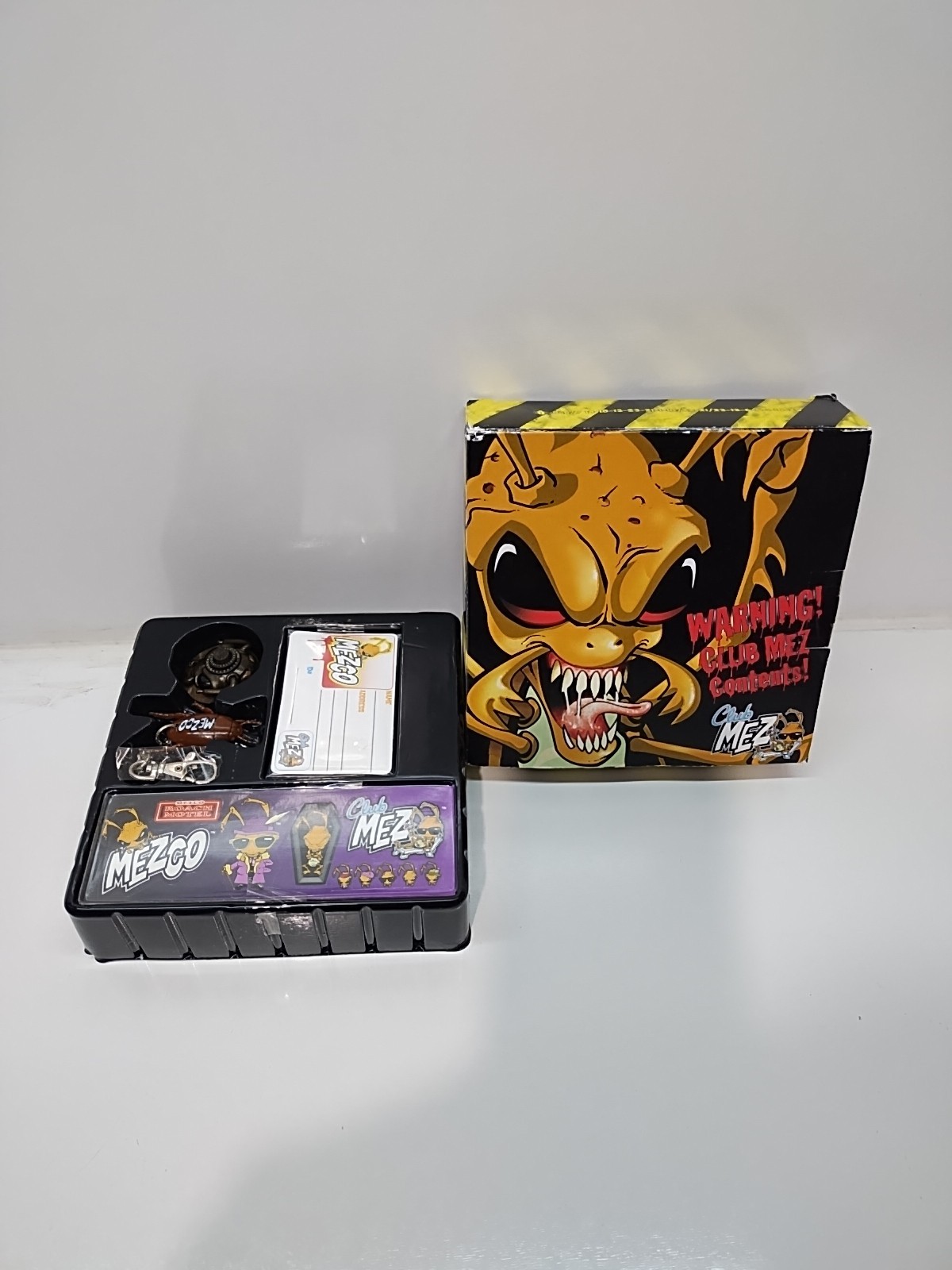 mezco toyz club mez started kit 