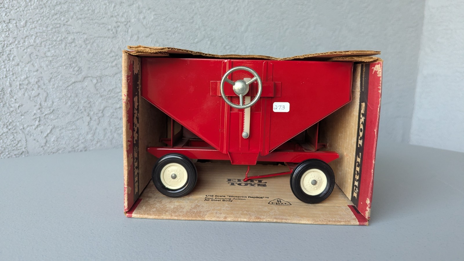 Vintage Ertl International Gravity Feel Wagon Steel Red 1/16 #350 60s Vintage Ertl International Gravity Feel Wagon Steel Red 1/16 #350 60s