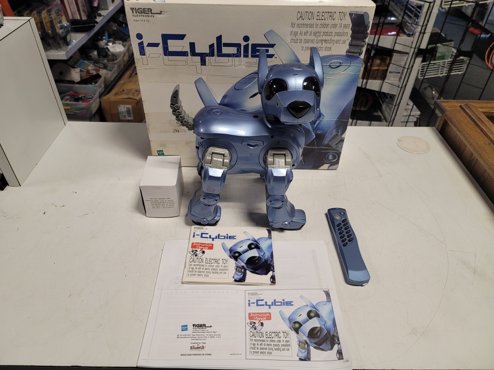 i-CYBIE BLUE ELECTRONIC ROBOT DOG 2001 TIGER / HASBRO TOYS - TESTED/WORKING CIB