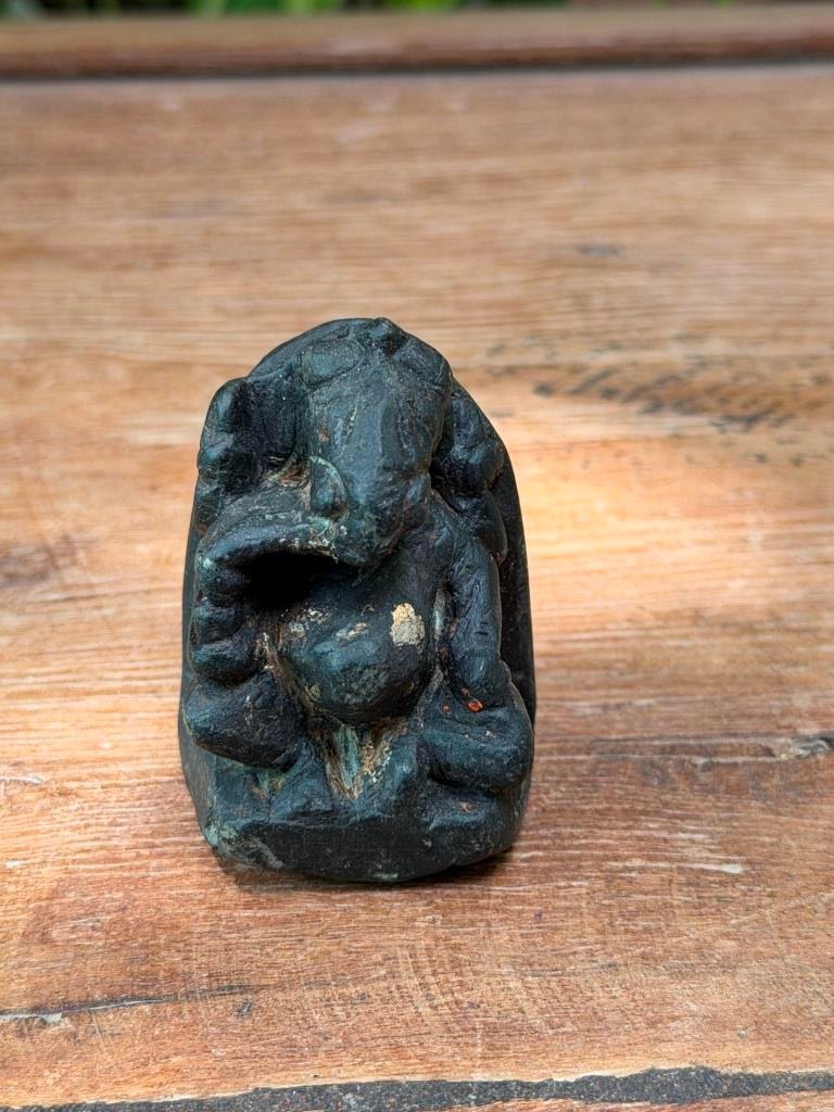 18 th c Ancient Black Stone Rare Miniature Ganesha Sculpture 18 th c Ancient Black Stone Rare Miniature Ganesha Sculpture