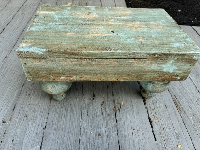19TH C MINIATURE FOOT STOOL SUPER FEET BLUE PAINT 12X7 1/2X6 1/2 MAINE ORIGIN 19TH C MINIATURE FOOT STOOL SUPER FEET BLUE PAINT 12X7 1/2X6 1/2 MAINE ORIGIN
