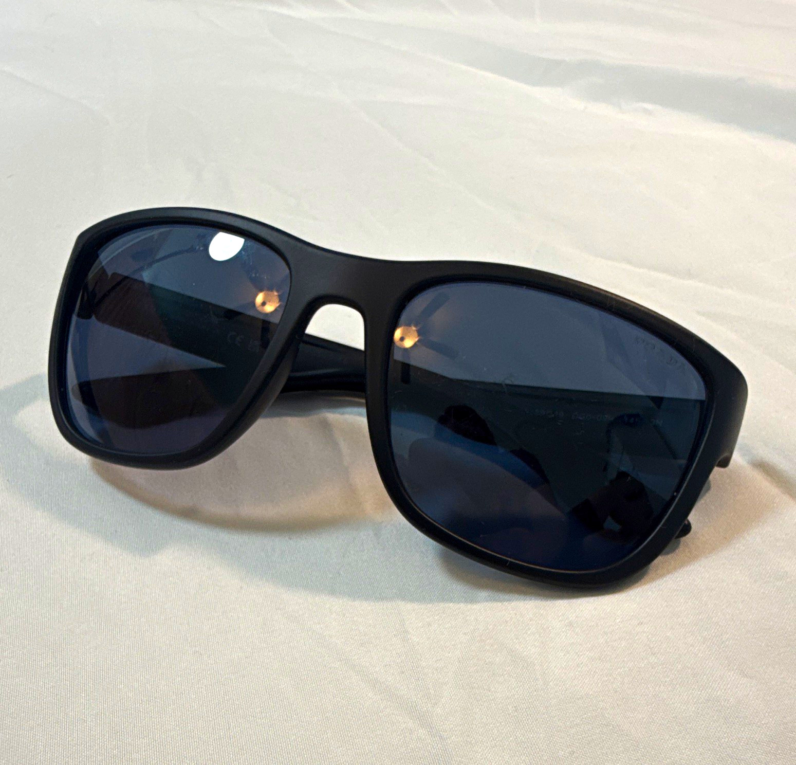 Prada Men\'s Wrap Sunglasses Black Plastic Frame Gray Tinted Lenses Case Box Prada Men\'s Wrap Sunglasses Black Plastic Frame Gray Tinted Lenses Case Box