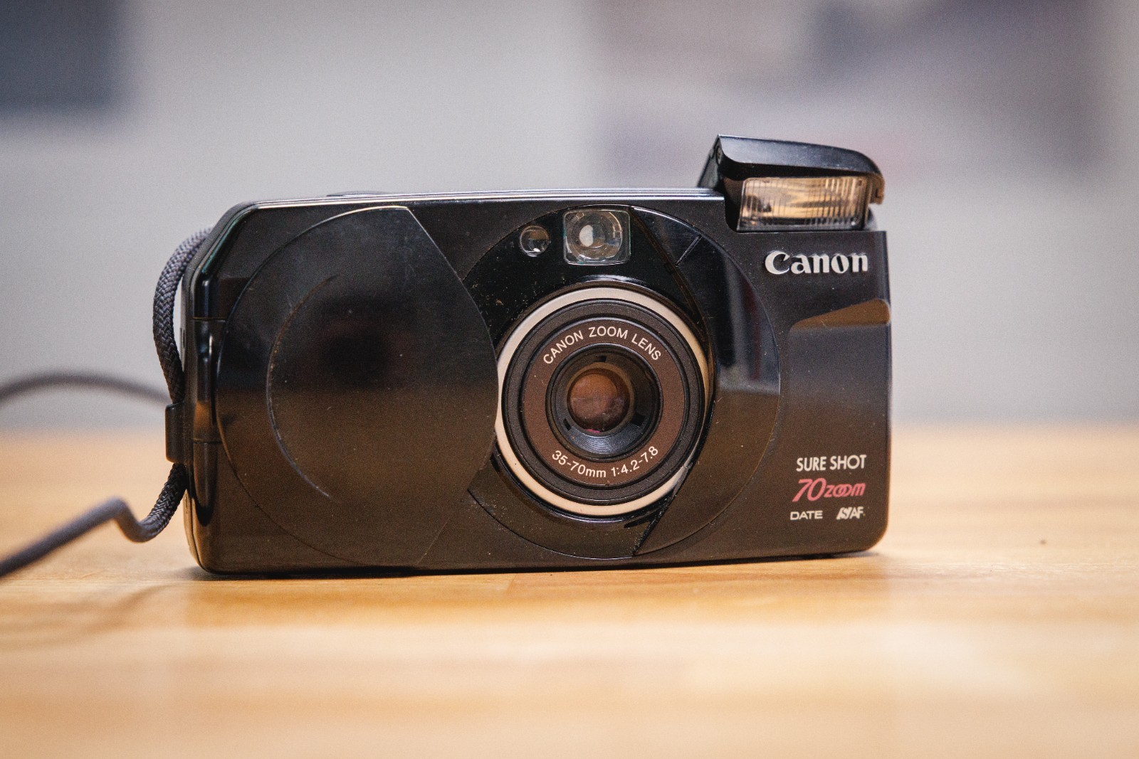 Canon Sure Shot 70 Zoom 35mm Point and Shoot Film Camera Canon Sure Shot 70 Zoom 35mm Point and Shoot Film Camera