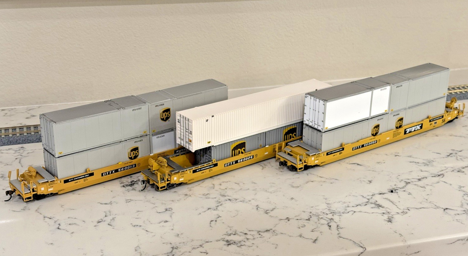 HO Scale  Athearn TTX 56’ Well Car 3-Pack with 11x UPS Containers Weighted