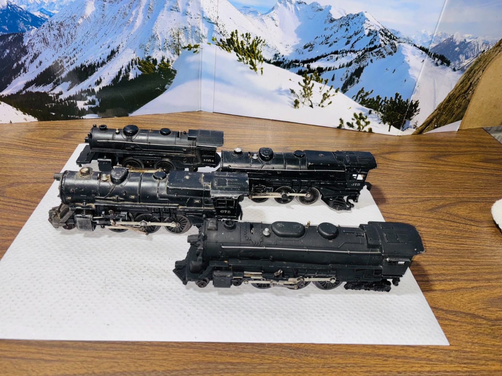 4 postwar Lionel Steam Locomotives for repair, restore, or parts sells as 1 lot