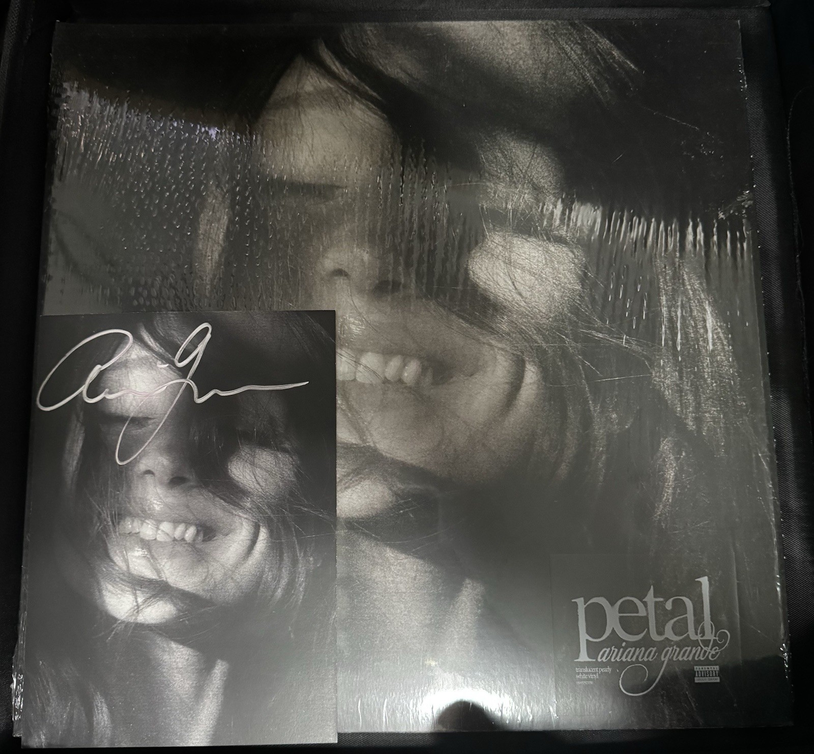 SIGNED ARIANA GRANDE PETAL TRANSLUCENT PEARLY WHITE VINYL W/ PINK LONG SIGNATURE SIGNED ARIANA GRANDE PETAL TRANSLUCENT PEARLY WHITE VINYL W/ PINK LONG SIGNATURE