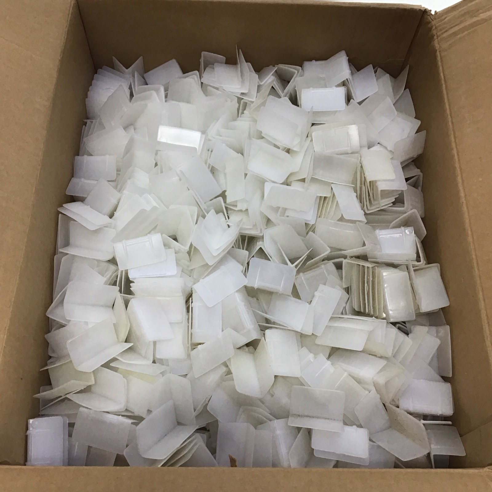SIGNODE Model PL-1 No. 085 Plastic Edge Protector banding 2000 Pcs. Open Box SIGNODE Model PL-1 No. 085 Plastic Edge Protector banding 2000 Pcs. Open Box