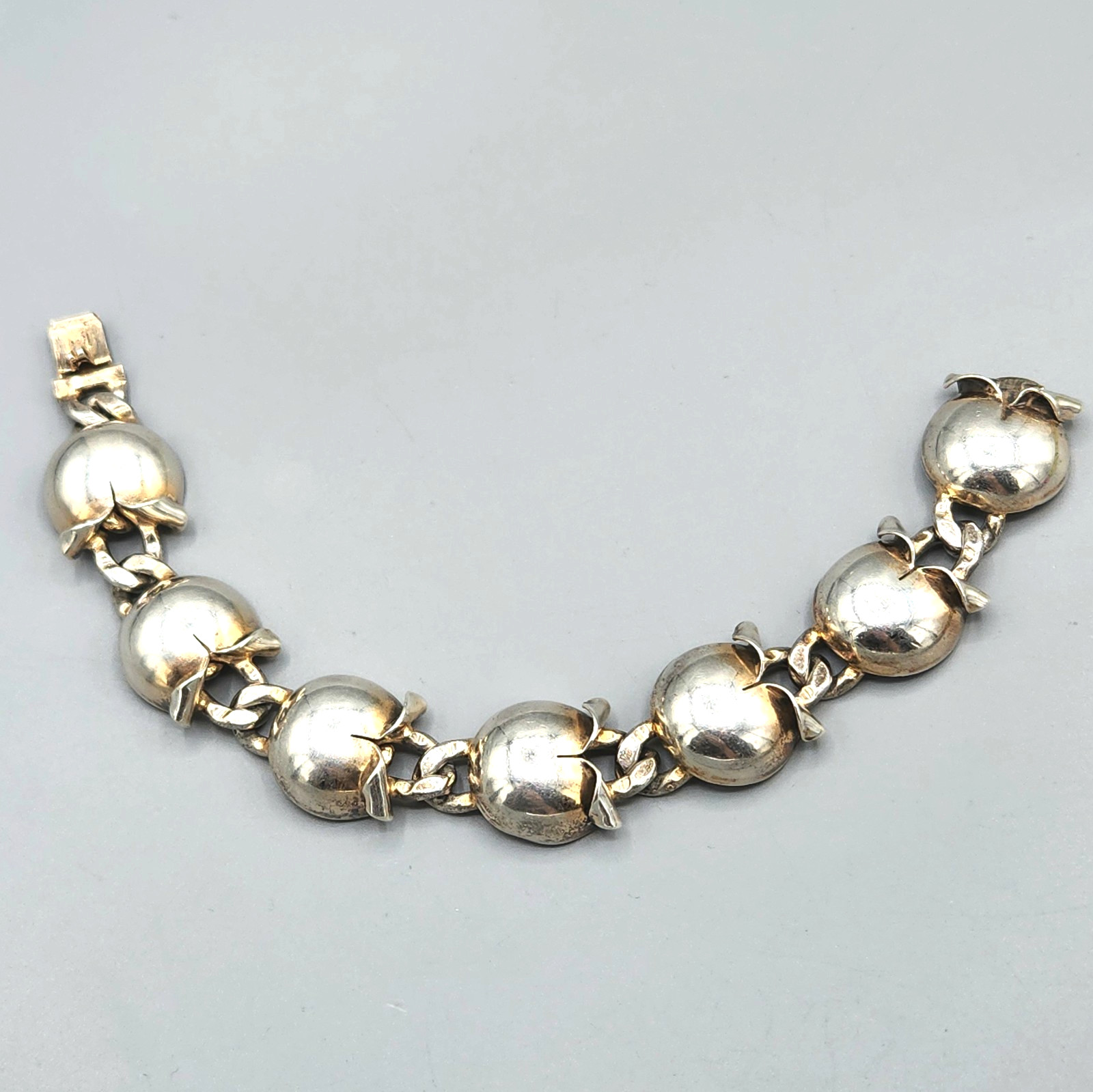 1940s Napier Signed Sterling Silver Repousse Pomegranate Link Bracelet 7