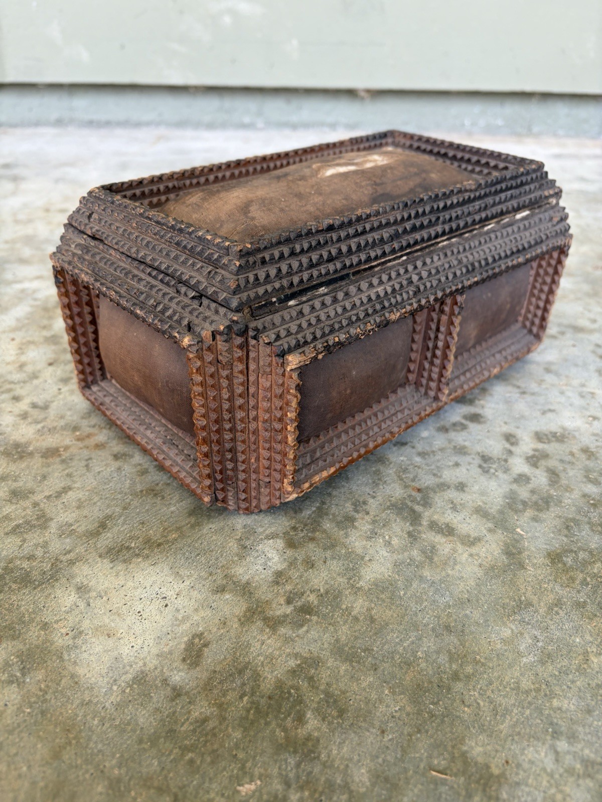 Antique Midwestern Tramp Art Cigar Box Antique Midwestern Tramp Art Cigar Box