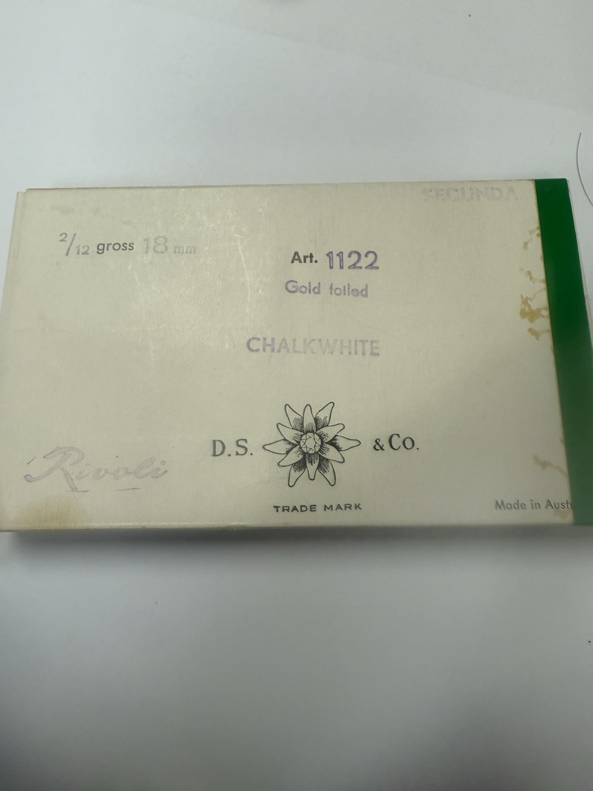 18MM Chalk white VINTAGE DS&Co RIVOLI GOLD FOILED RHINESTONES (24 PCs ) 18MM Chalk white VINTAGE DS&Co RIVOLI GOLD FOILED RHINESTONES (24 PCs )