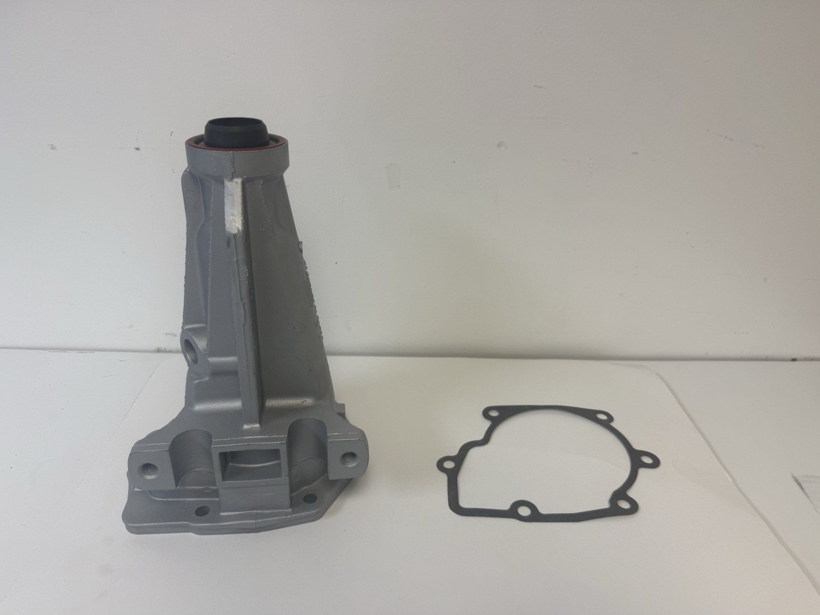 4R44E 5R44E 5R55E Extension Housing 1997-2014 New Seal, Bushing And Gasket 4R44E 5R44E 5R55E Extension Housing 1997-2014 New Seal, Bushing And Gasket