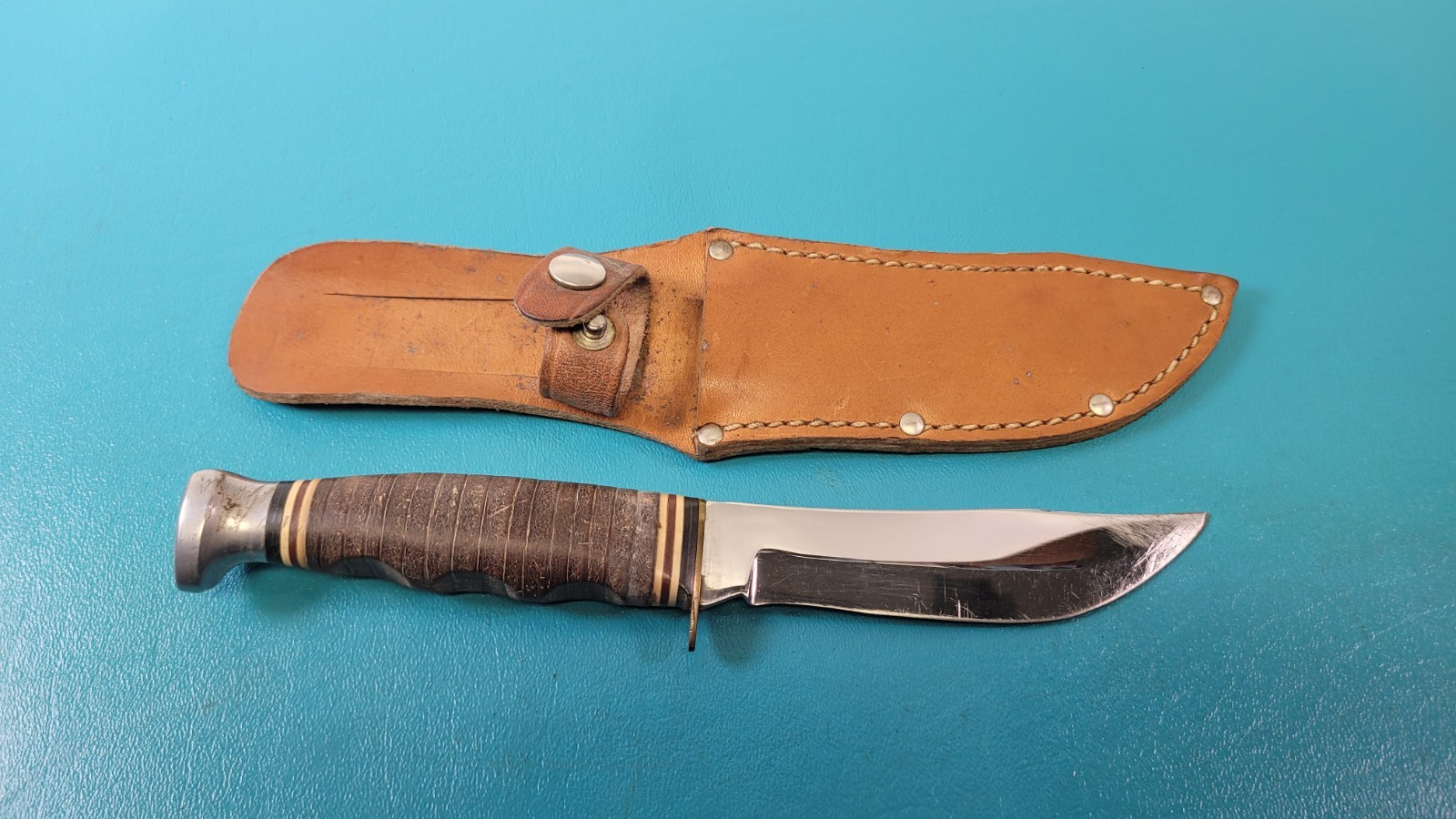 Vintage KA-BAR Hunting Knife Model 1202 Finger Grooved USA + Sheath TR1810 Vintage KA-BAR Hunting Knife Model 1202 Finger Grooved USA + Sheath TR1810