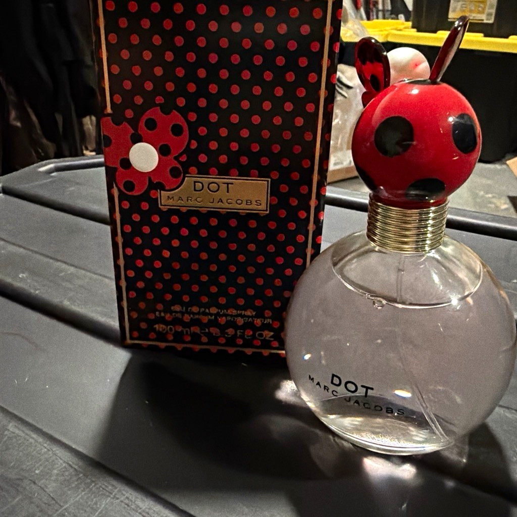 Marc Jacobs Dot Eau de Parfum Spray 3.3 fl oz Regular Size MPN 5183 Marc Jacobs Dot Eau de Parfum Spray 3.3 fl oz Regular Size MPN 5183
