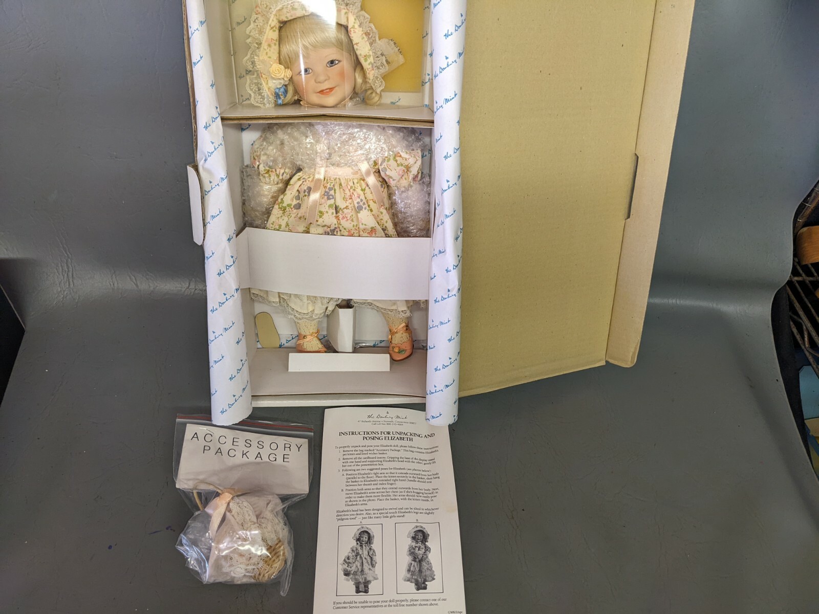 DANBURY MINT ELIZABETH BY JEANNE SINGER 1ST EDITION COLLECTOR DOLL & Basket (B2)