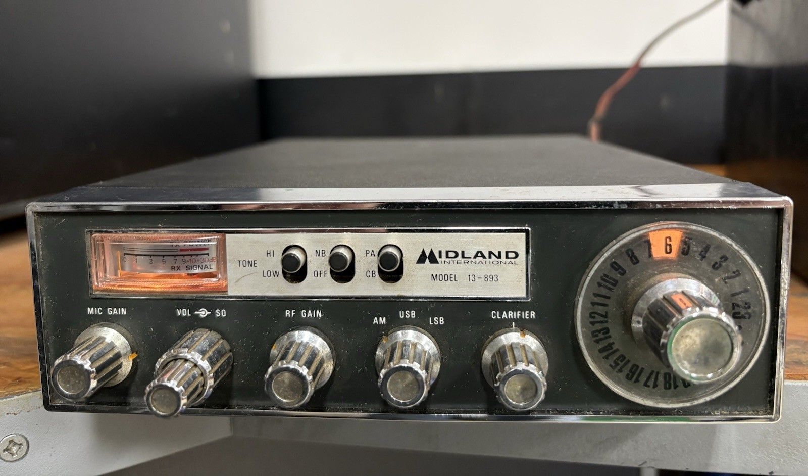 Vintage Midland 23-Channel Transceiver Model 13-893 NO Mic Powers On Untested Vintage Midland 23-Channel Transceiver Model 13-893 NO Mic Powers On Untested