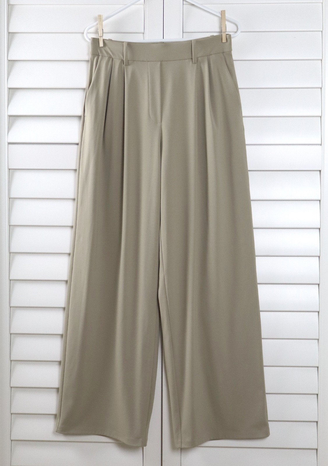 LULULEMON Athletica Khaki Beige Pleated Stretch Trousers Pants Size Medium