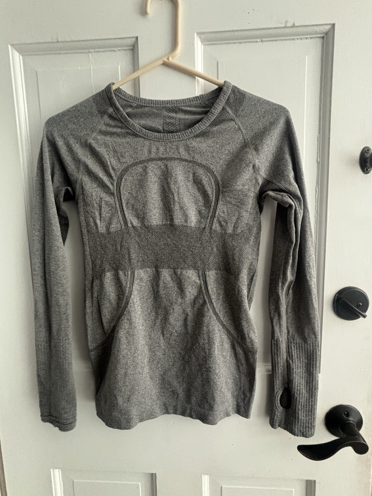 Lululemon Swiftly Tech Long Sleeve Crew Grey Gray Heather Top Thumb Holes Size 4
