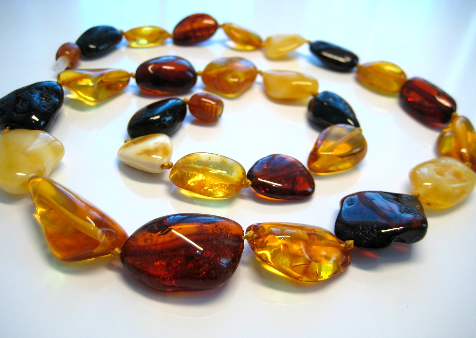 Massive Genuine Multicolor Beautiful Baltic Amber Necklace  23 gr. 20 in. 