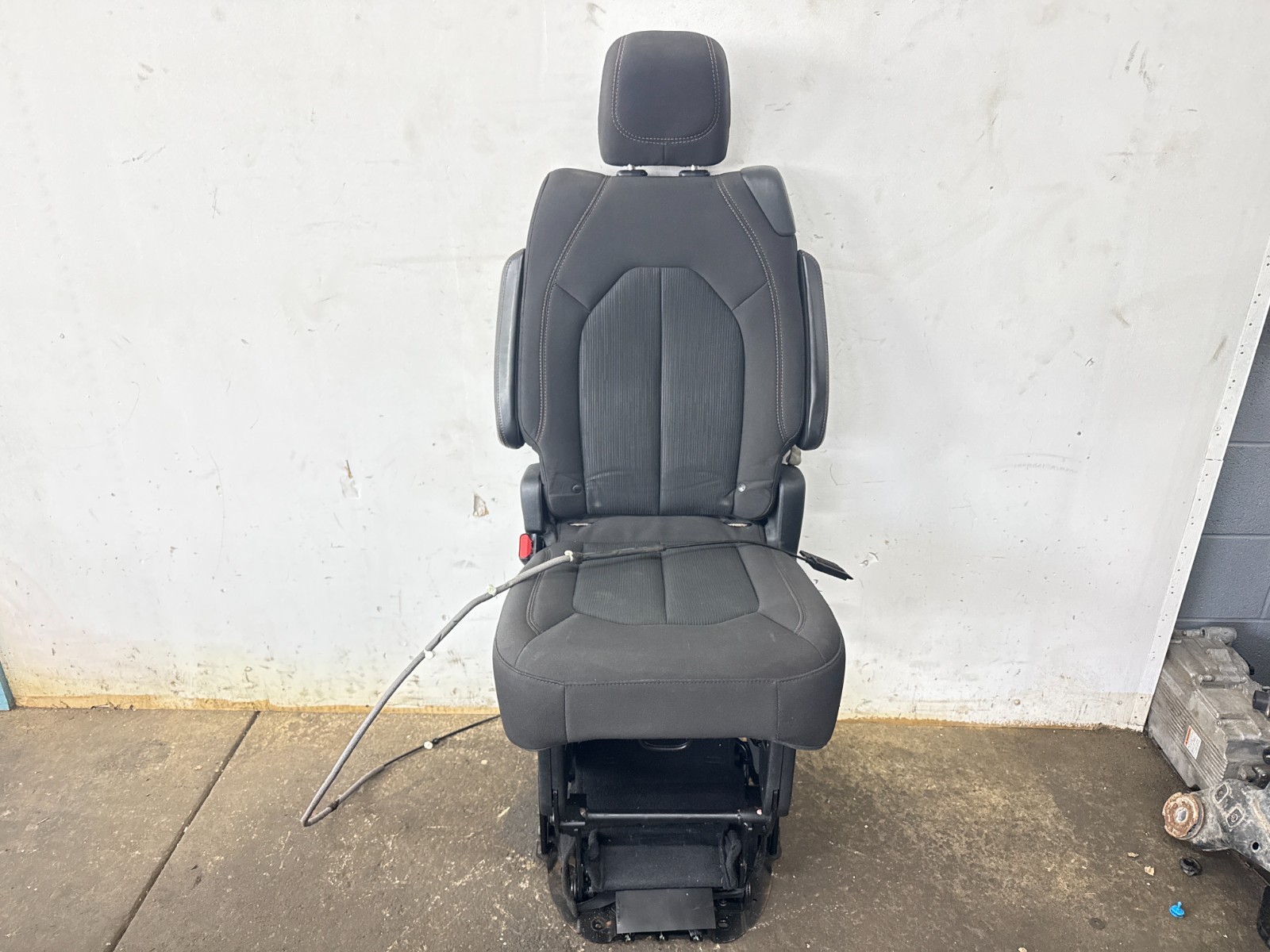 2017-2019 CHRYSLER PACIFICA REAR LEFT SIDE 2ND SECOND ROW SEAT CUSHION BLACK OEM 2017-2019 CHRYSLER PACIFICA REAR LEFT SIDE 2ND SECOND ROW SEAT CUSHION BLACK OEM
