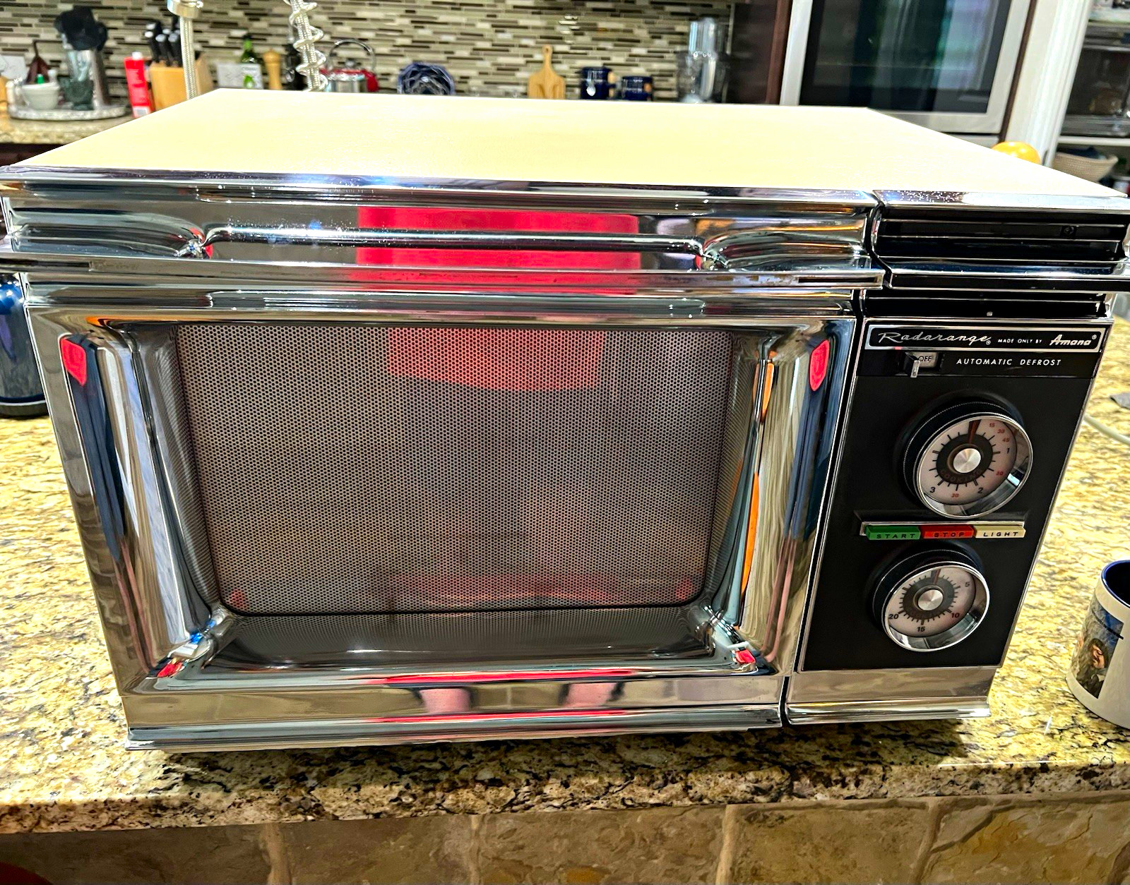Vintage Amana Radarange great Cond 1975 Cntr-top Microwave 750 wts one owner
